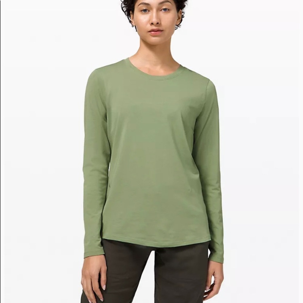 Lululemon shirts.